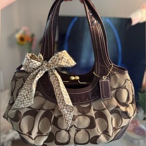 Vintage Coach Brown and Cream Ergo Kiss Lock Signature Handbag